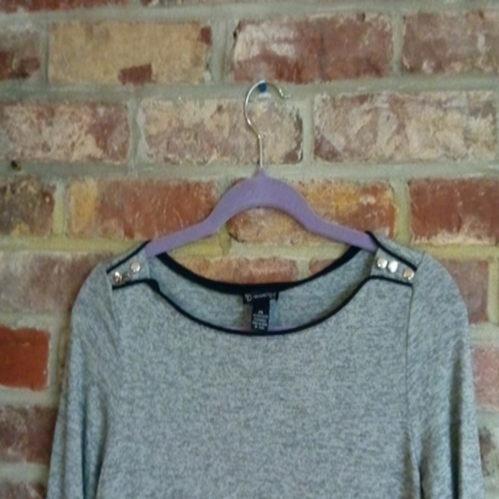 Grey top